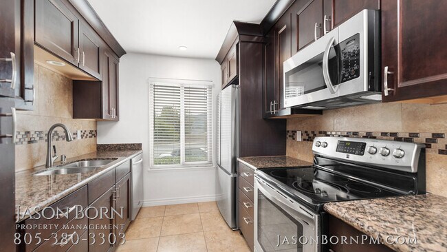 Building Photo - 1671 E Avenida De Las Flores