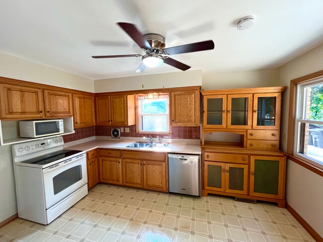 Kitchen - 1661 N 116th St