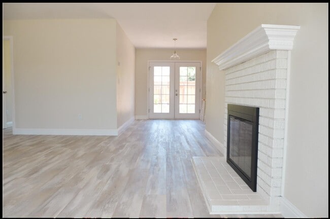 Building Photo - 637 Enright Ave