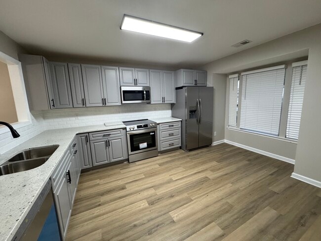 Building Photo - 203 Eagle Pointe Dr