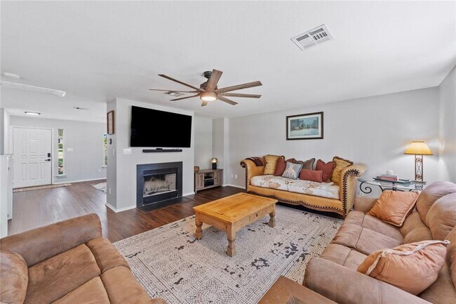 Foto del edificio - A Gem in Georgetown MOVE IN SPECIAL $1000.00 Deposit With Approved Credit