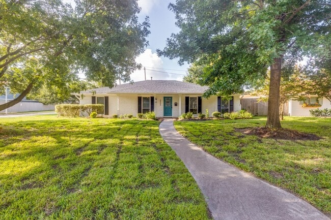 Building Photo - 6903 Alderney Dr