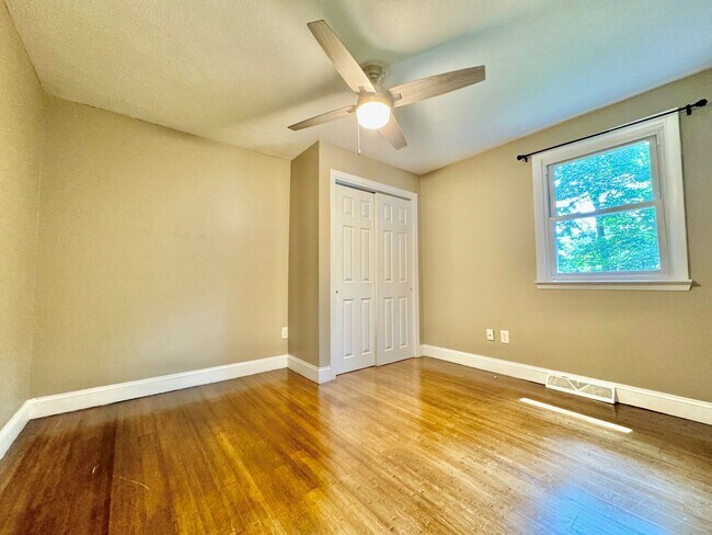 Foto del edificio - 3 Bedroom single family house!