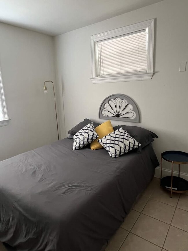 Building Photo - 2228 Riverland Dr