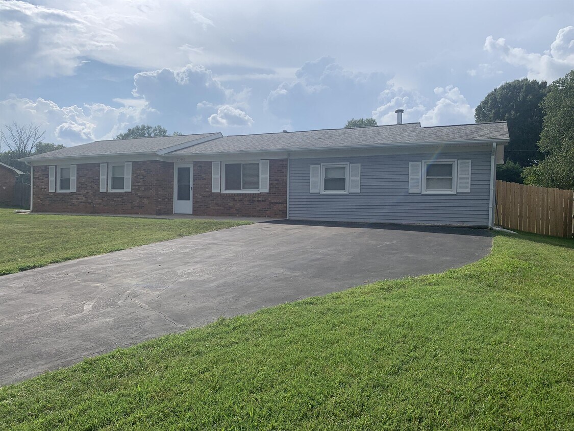 Foto principal - 2308 Swindon Ln