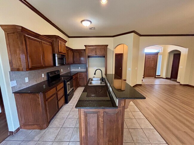 Building Photo - Charming 4 Bed 2 Bath in Yukon