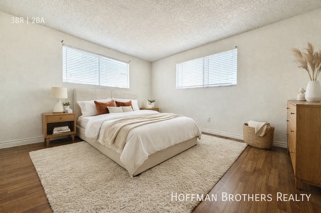 Building Photo - 316 E Hyde Park Blvd