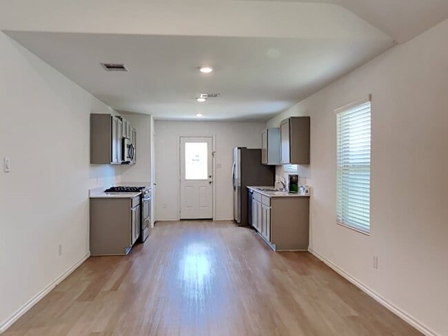 Building Photo - 24110 Mustang Run Dr