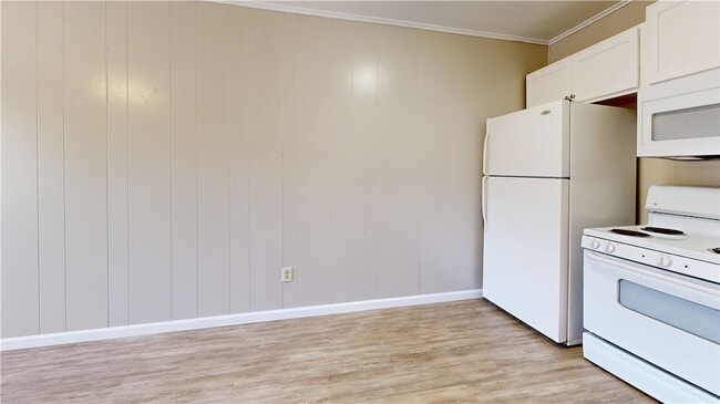 Building Photo - 208 Lynn Dr