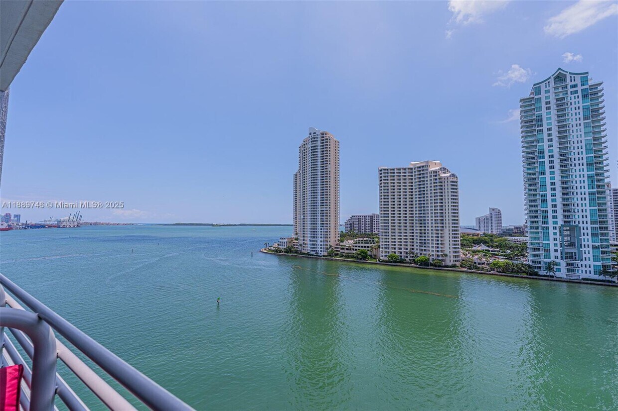 Primary Photo - 335 S Biscayne Blvd