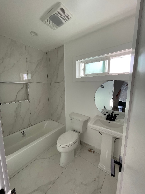 Foto del edificio - 7337 Woodley Ave