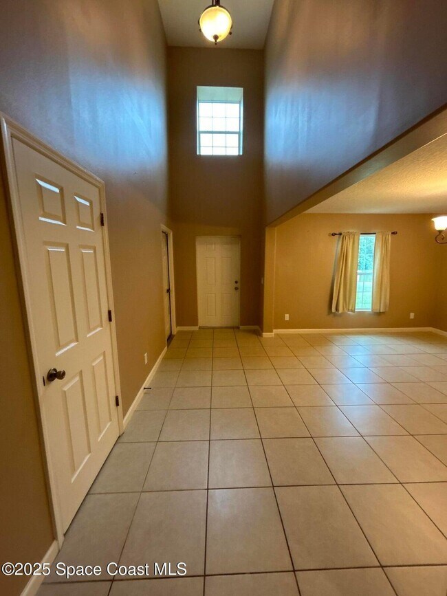 Foto del edificio - 1334 Lotus St SE
