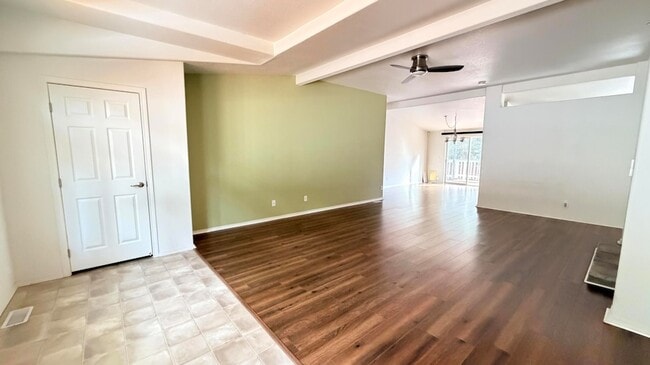 Foto del edificio - 25001 Rim Rock Rd