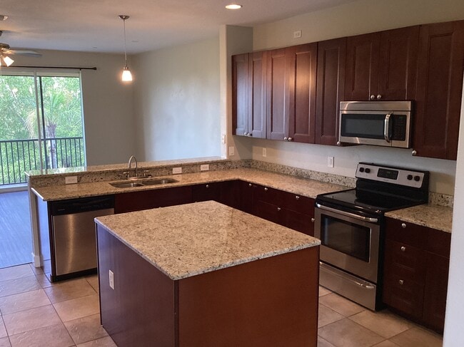 Building Photo - 1189 Venetian Harbor Drive NE