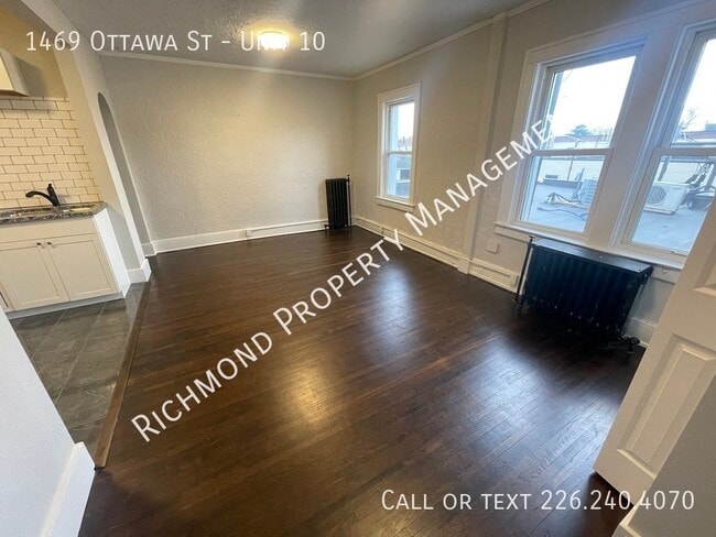 Building Photo - 1469 Ottawa St