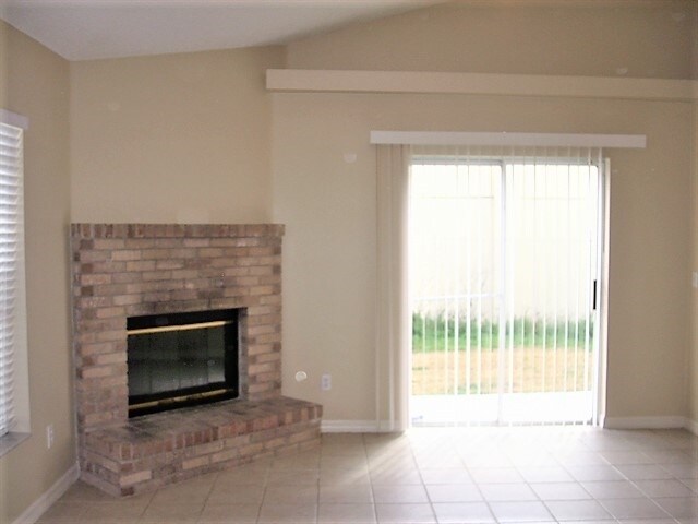 Building Photo - 256 Daniels Pointe Dr