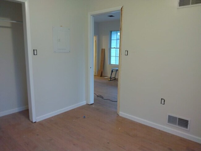 Foto del edificio - 1299 Porters Rd