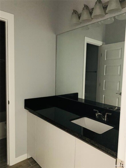 Building Photo - 1907 Cari Nicole Ave