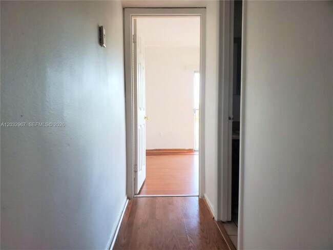 Foto del edificio - 301 NW 109th Ave