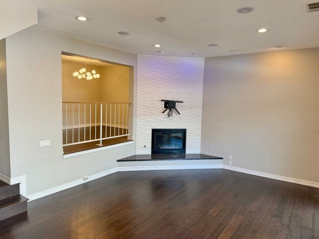 Spacious 3 Bedroom Townhouse 3 blocks from the ocean - Spacious 3 Bedroom Townhouse 3 blocks from the ocean