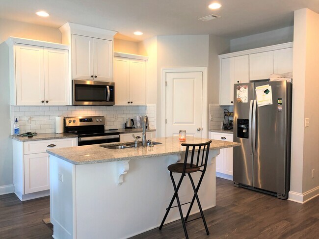 Building Photo - 1810 Butternut Dr