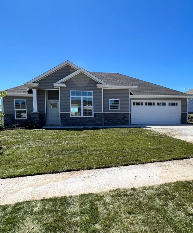 Building Photo - 624 Promenade Dr