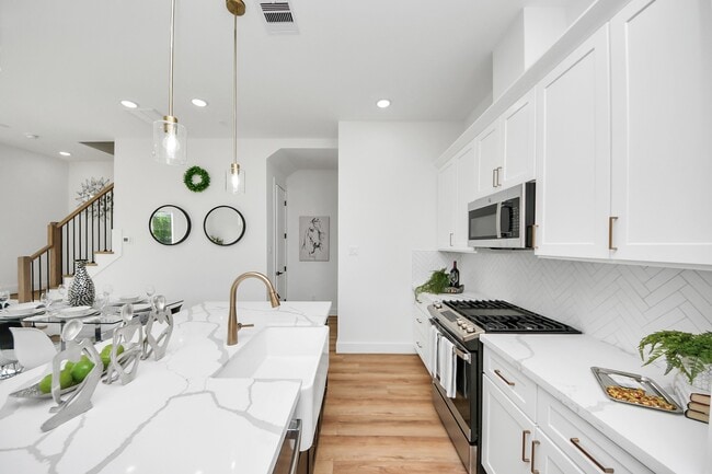 Building Photo - 2434 Harrington St