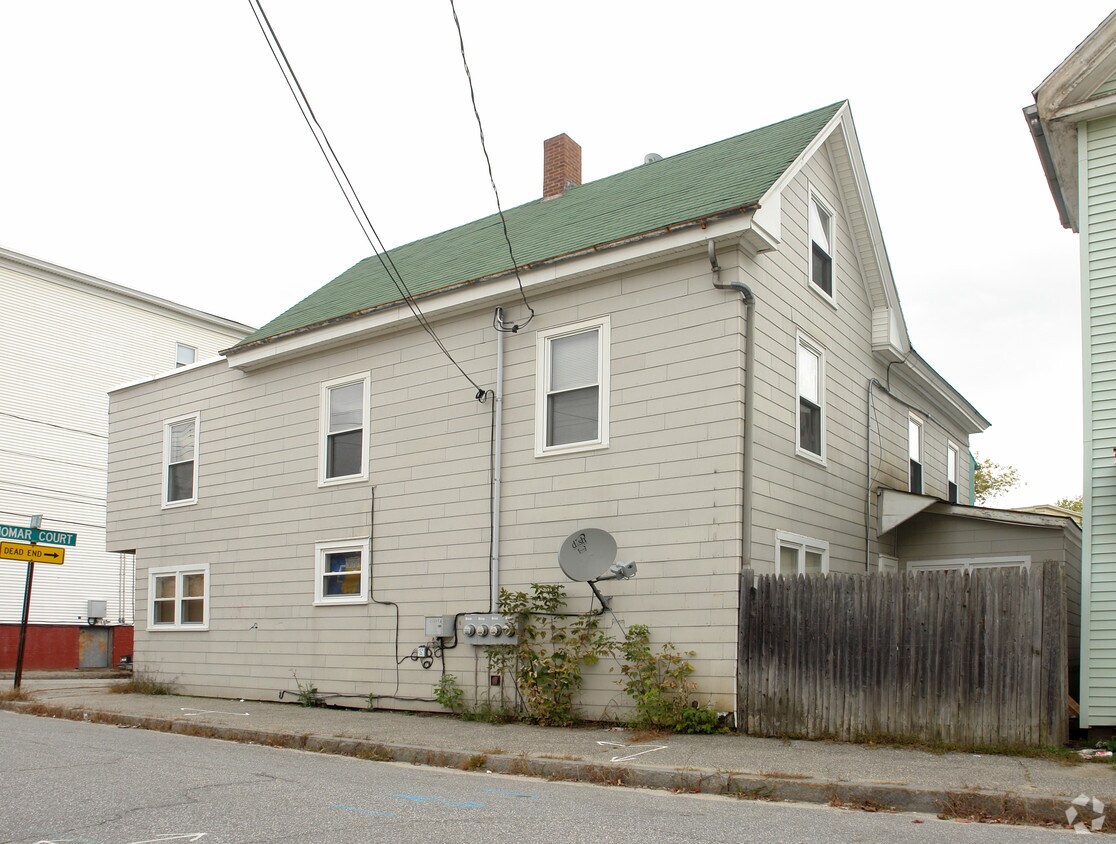 Building Photo - 121 Oak St