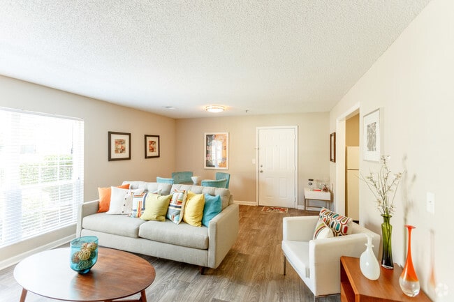 2BR, 1.5 BA - 925 SF - Pointe West I & II