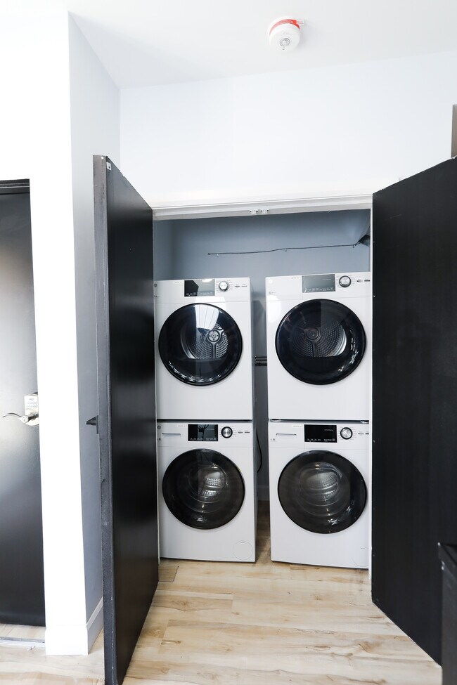 Photo du bâtiment - 151 Wellington St