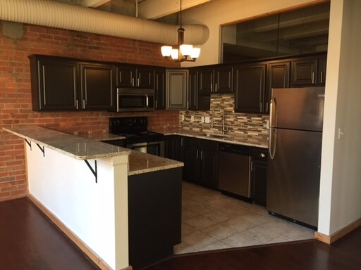 Primary Photo - 1300 W 9th St