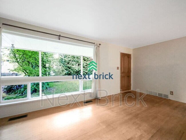 Foto del edificio - 18057 7th Ave NE