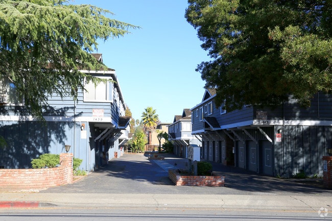 Building Photo - Kentfield