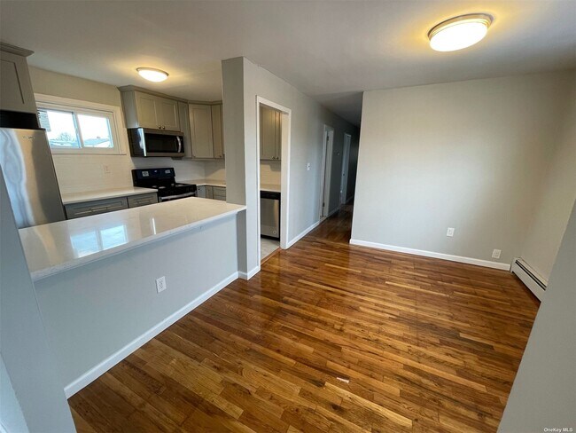 Foto del edificio - 783 Hempstead Turnpike