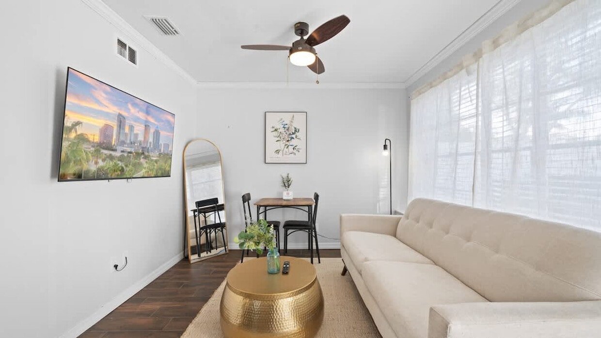Foto principal - 720 1/2 W Woodlawn Ave