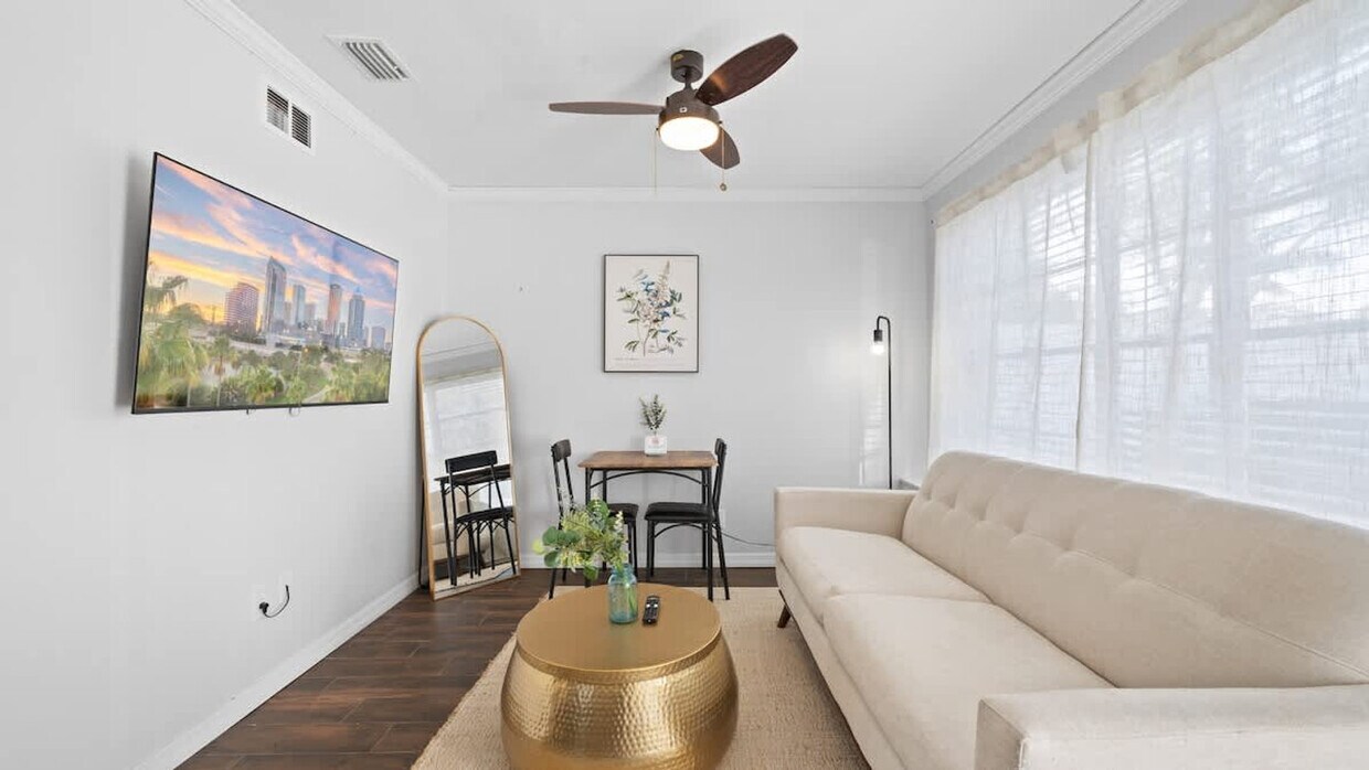 Foto principal - 720 W Woodlawn Ave