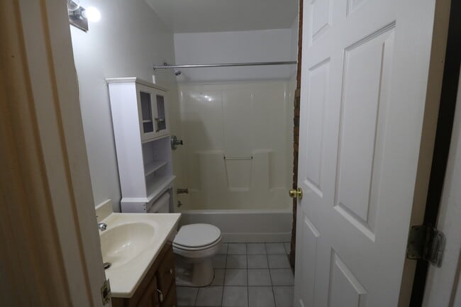 Building Photo - 115 Calhoun St