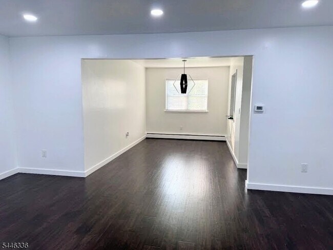 Foto del edificio - 2467 NJ-10