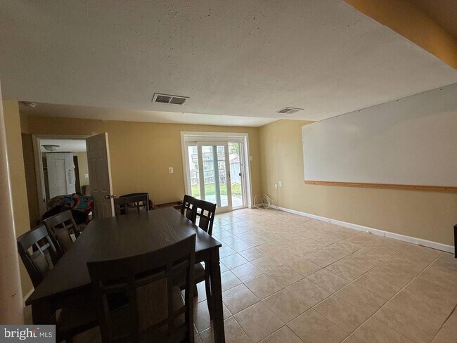 Foto del edificio - 14696 Stratford Dr