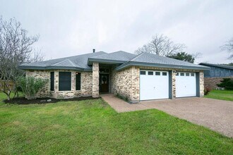 Building Photo - 13102 Villa Park Dr