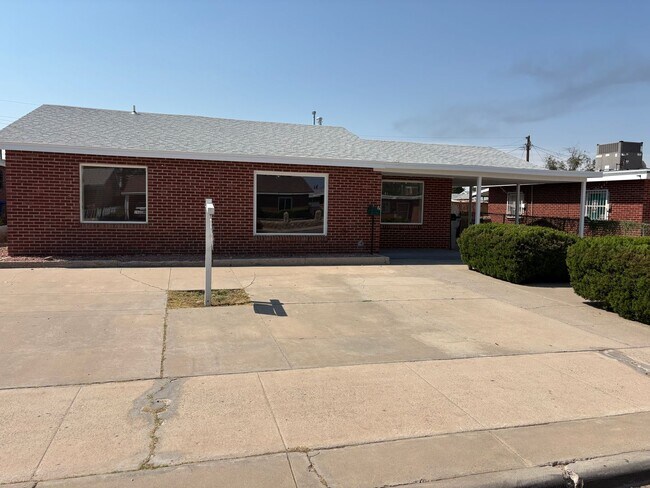 Foto del edificio - 6412 Navajo Ave