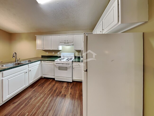 Foto del edificio - 3626 Clubside Walk NW