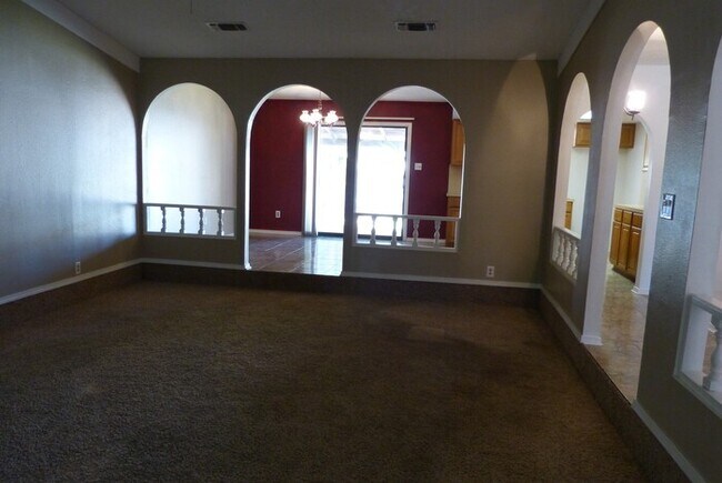 Building Photo - Jonquil Park Home