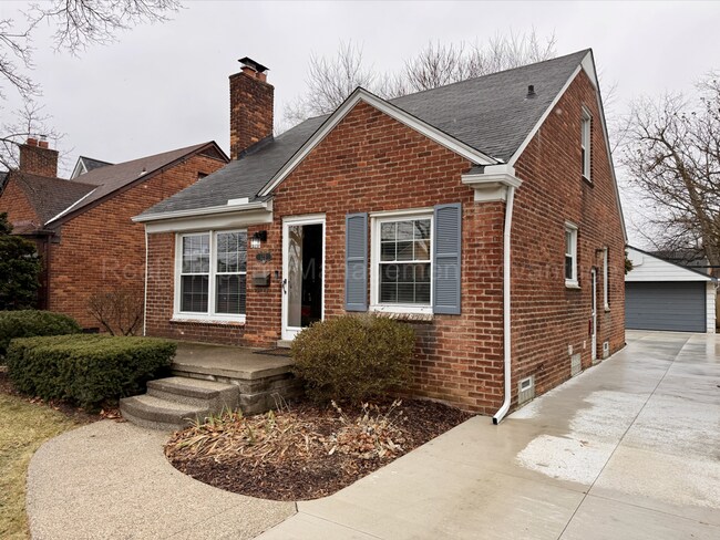 Foto del edificio - Updated Royal Oak Bungalow Minutes from Downtown