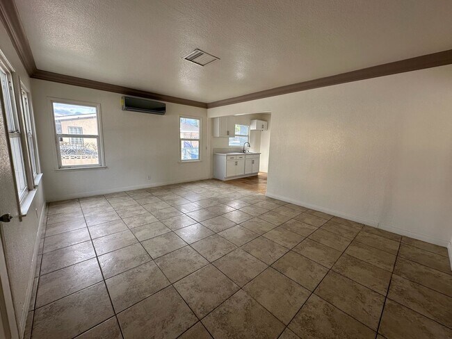 Building Photo - 3 BED 1 BATH HOME + STUDIO UNIT SAN BERNAR...