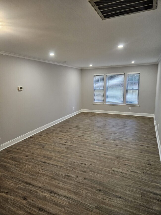 Foto del edificio - 65 County Rd