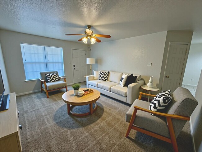 Foto del edificio - 311 Cedar Ridge Dr