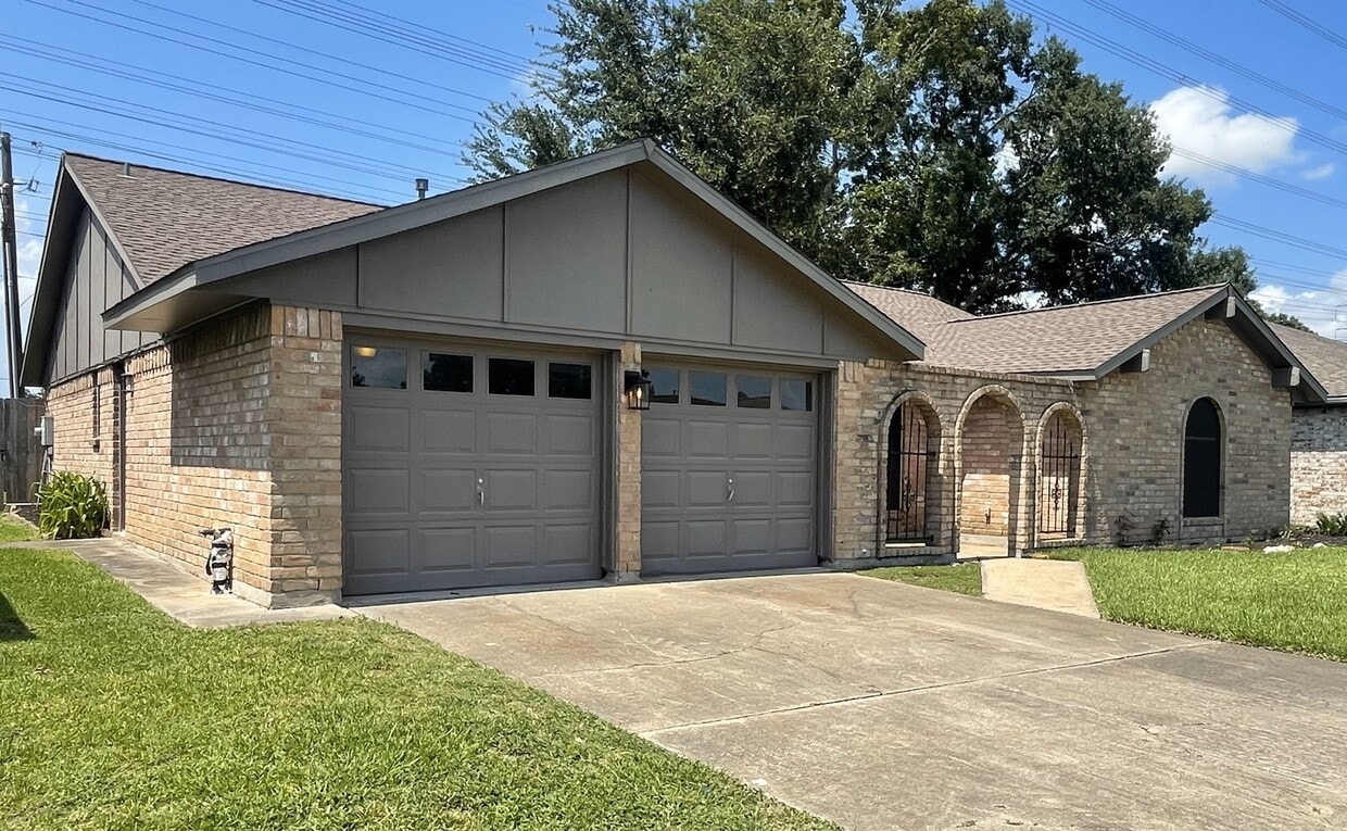 Primary Photo - 1013 N Amy Dr