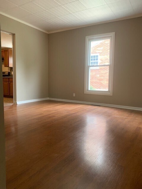 Building Photo - 439 Buckner St