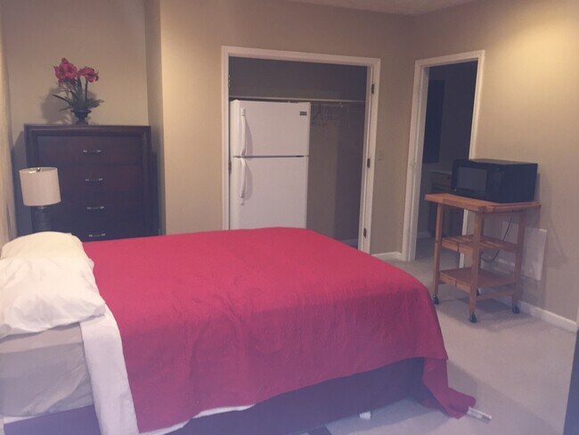 Foto del edificio - Beautiful 1 Bedroom 1 Bathroom Efficiency ...